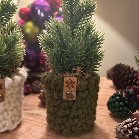 Mini Christmas/Evergreen Tree  Set of 3 with Crochet Cozy Handmade New! - Picture 9 of 11